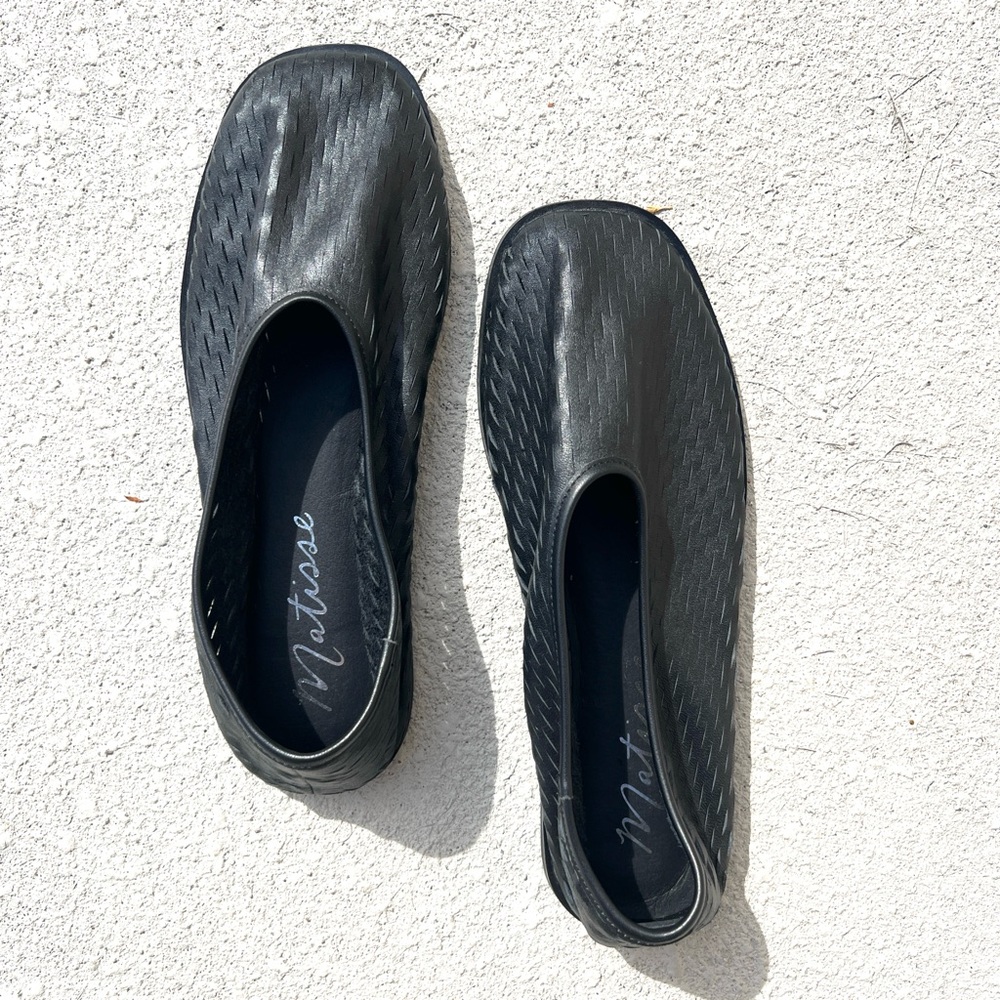 SOLD!
MATISSE MULBERRY FLAT Perforated leather flat with squared toe.